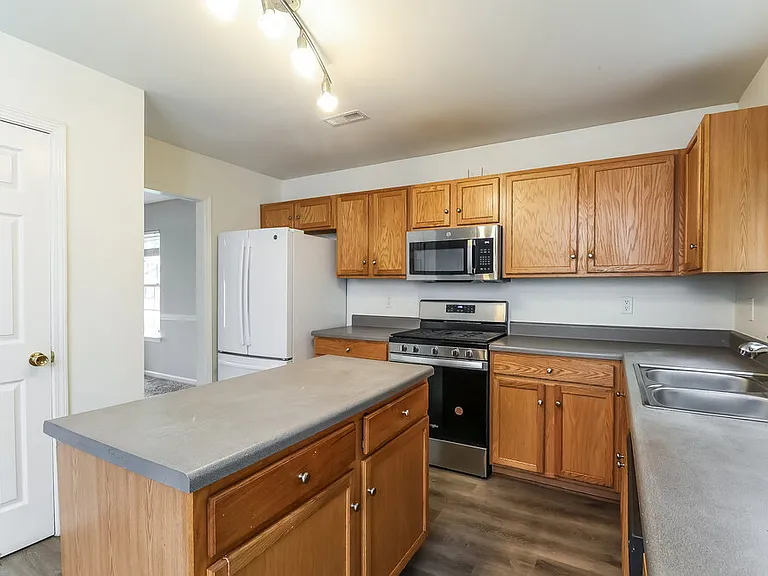 4625 Canipe Dr — Photo 10