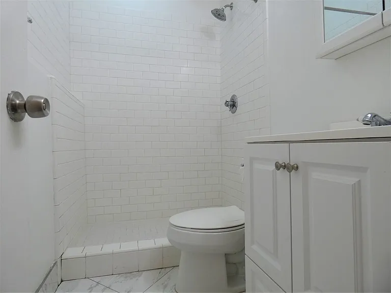 1946 Holmby Ave — Photo 12