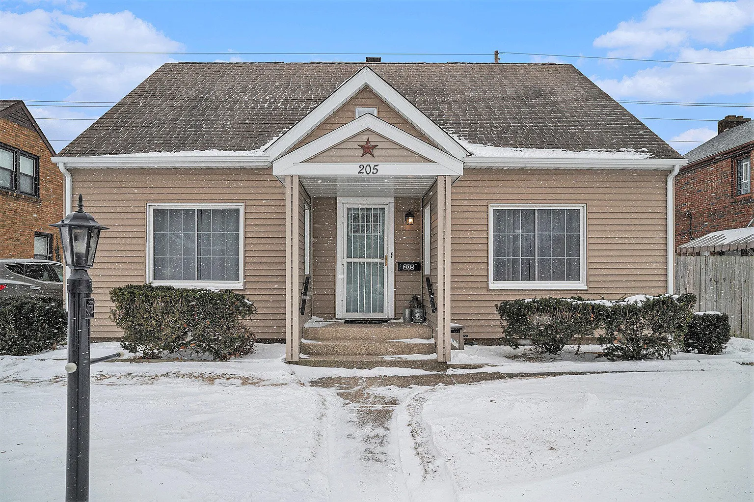 205 Madison St photo 1