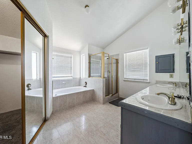 11648 Lake Erie Dr — Photo 24