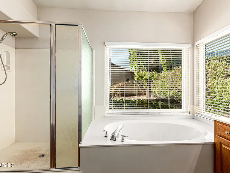 4704 E Hearn Rd — Photo 22