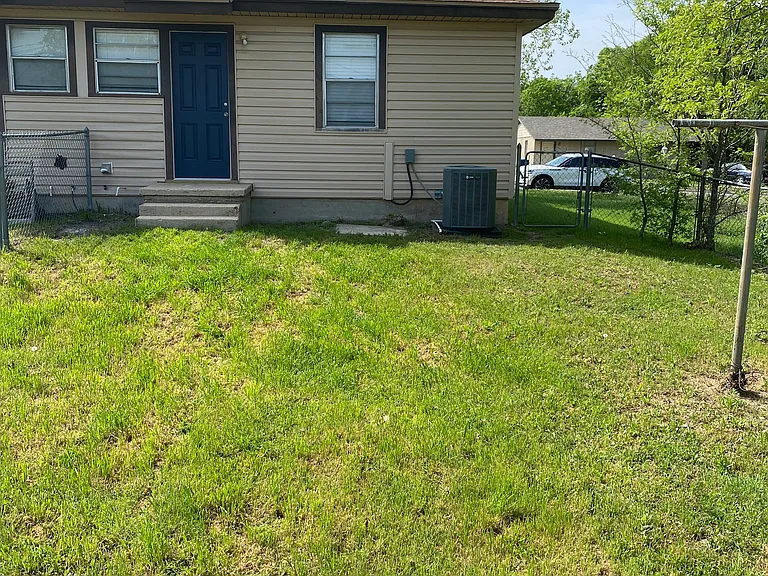 207 Marston Ave #B — Photo 25