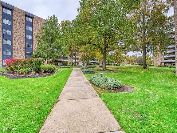 5th image of 2112 Acacia Park Dr APT 319