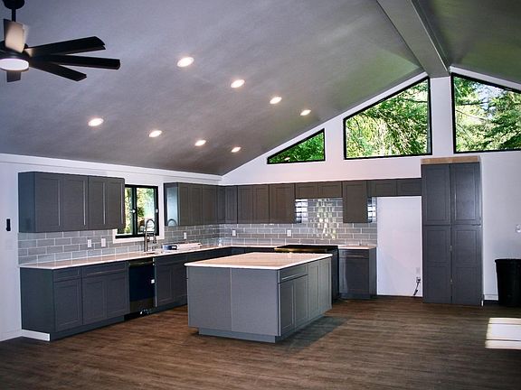 4th image of 1100 Hoiland Road
