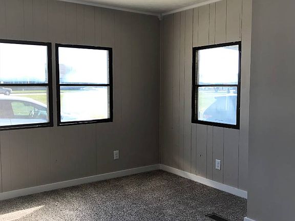 4th image of 120 Chapman Ave