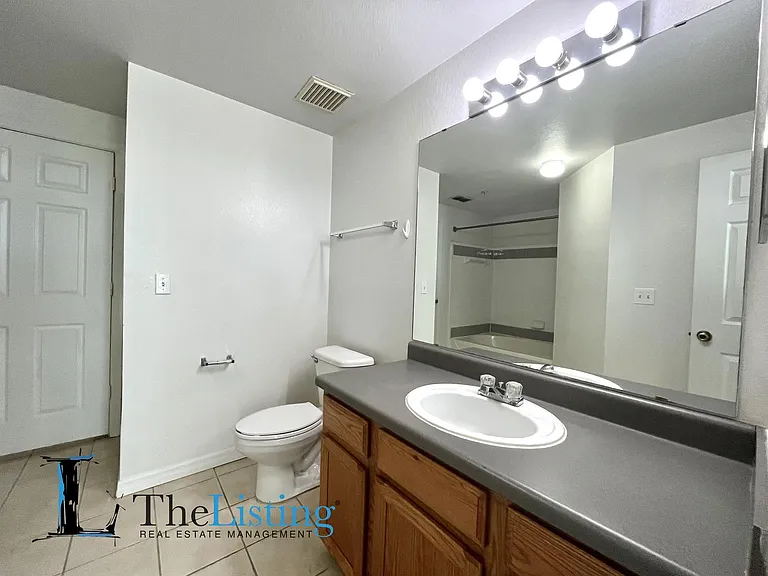 3428 Soho St #B6 — Photo 11