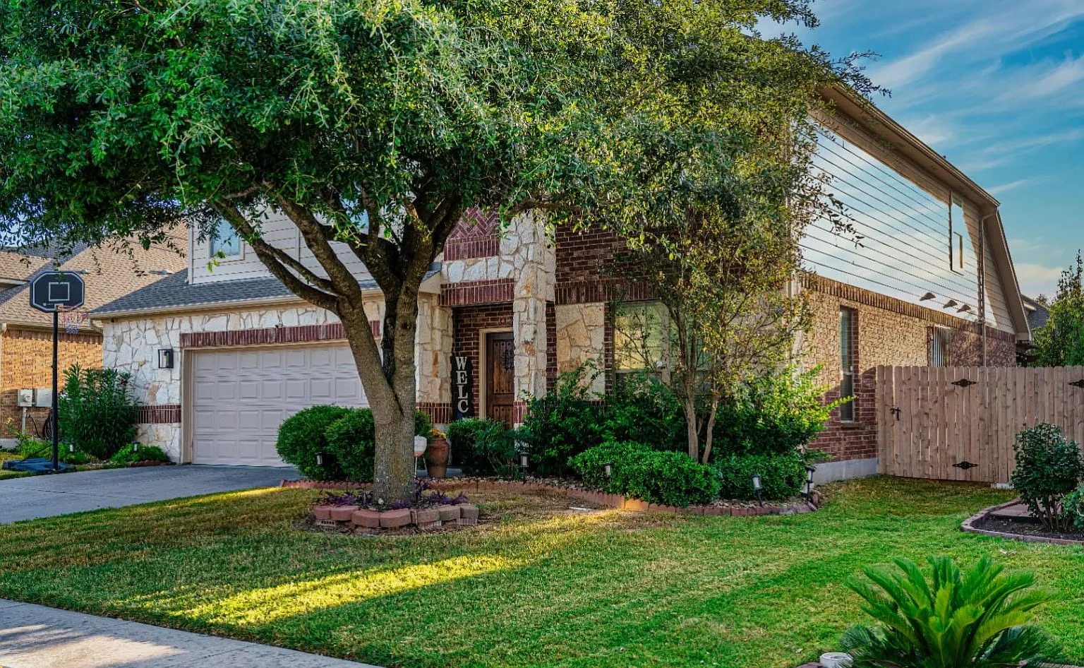5 bed, 2.5 bath, 3348 sqft, $2,850 — Photo 1