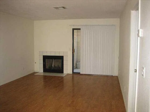 2841 Bluebonnet Dr — Photo 2