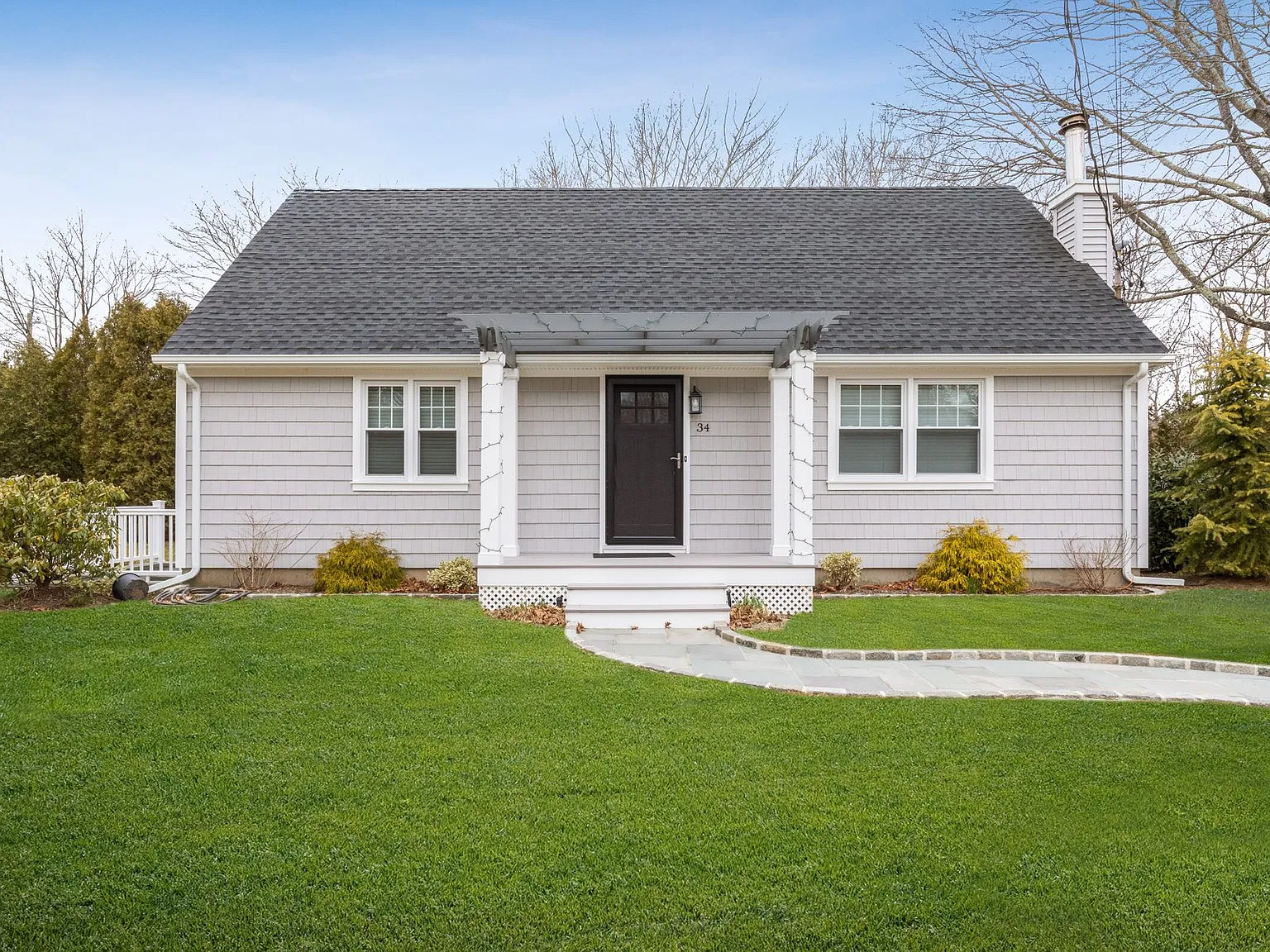 Refreshed 34 Norbury Hampton Bays Annual Rental — Photo 2