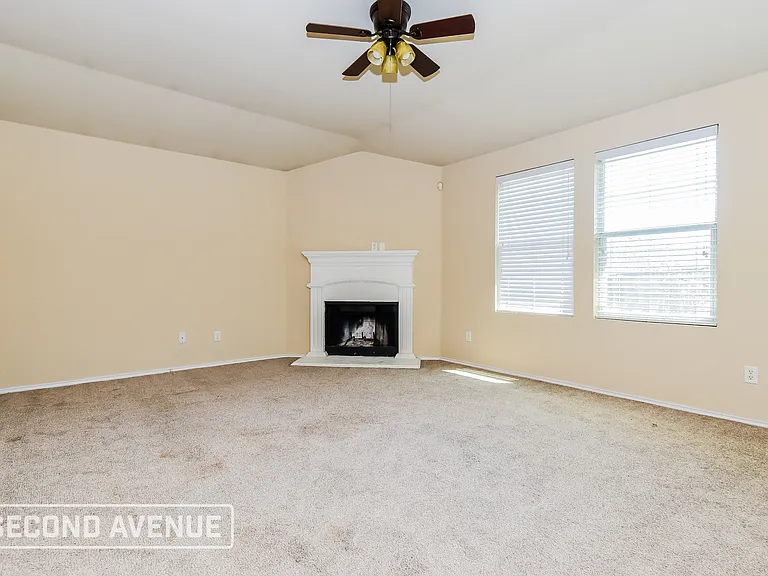 436 Grant Ln — Photo 10