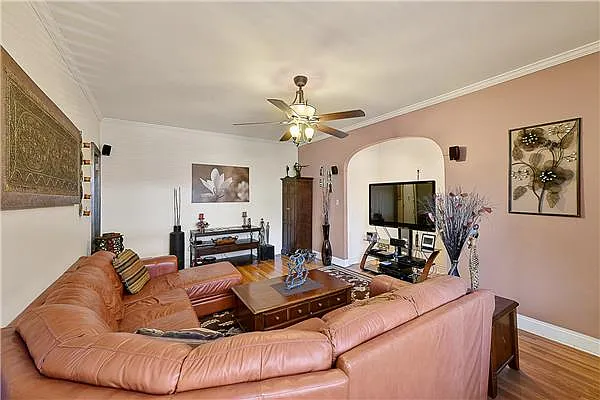 Sold by Exclusive Properties Sotheby's International Realty | media 31