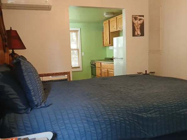 8 Owen St, Eureka Springs, AR 72632