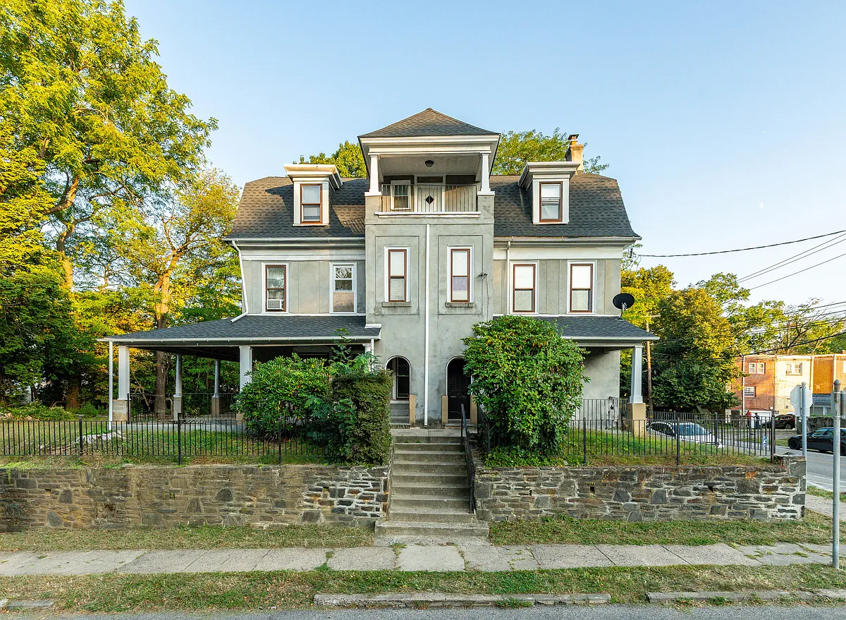 Building Photo - 400 E Vernon Rd #4