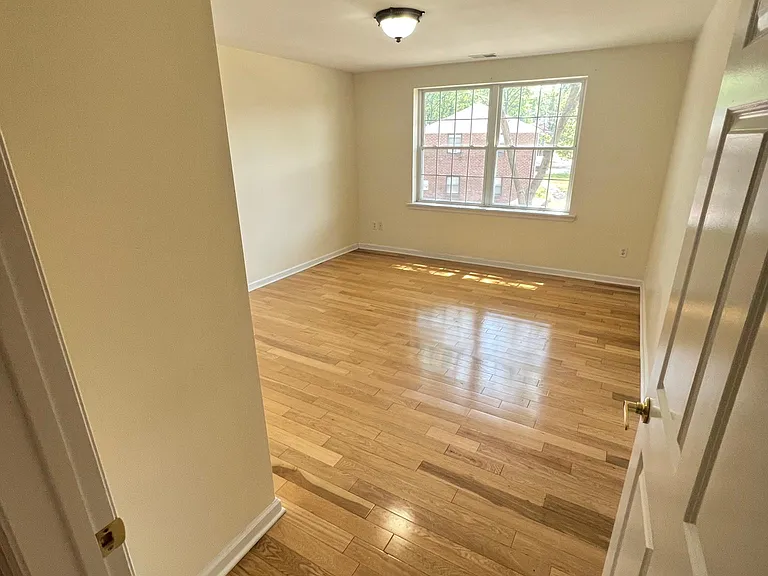 478 Essex St #B — Photo 5