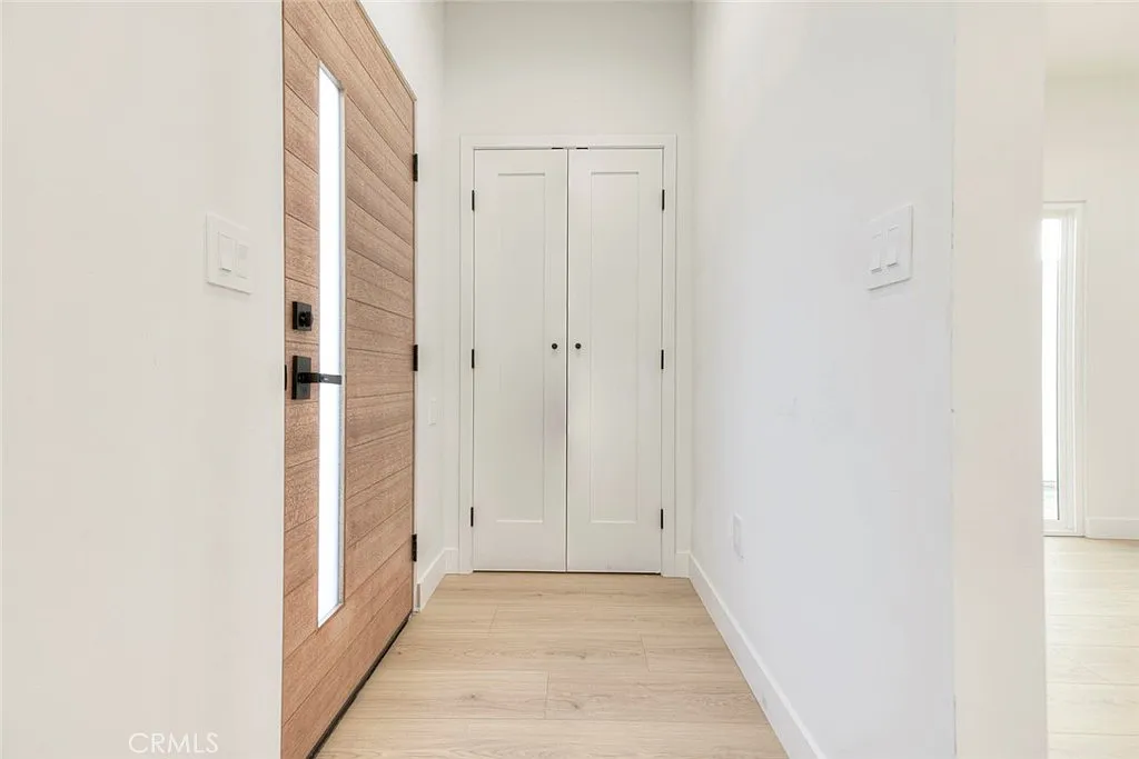 3 bed, 1200 sqft, $4,450 — Photo 2
