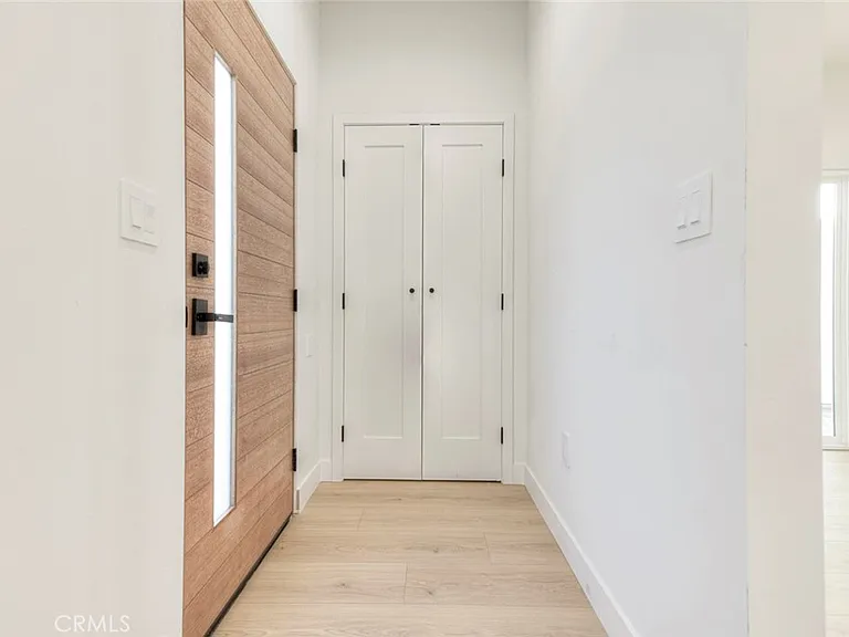 2242 N Keystone St — Photo 2