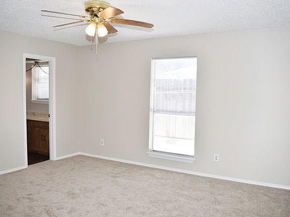 4th image of 8321 Oak Ct