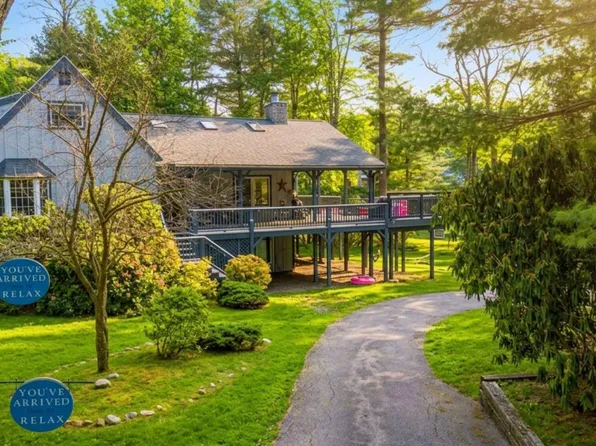 119 N Lake Dr, Lake Harmony, PA 18624