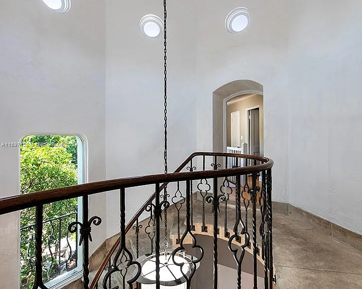 4745 Pine Tree Dr — Photo 13