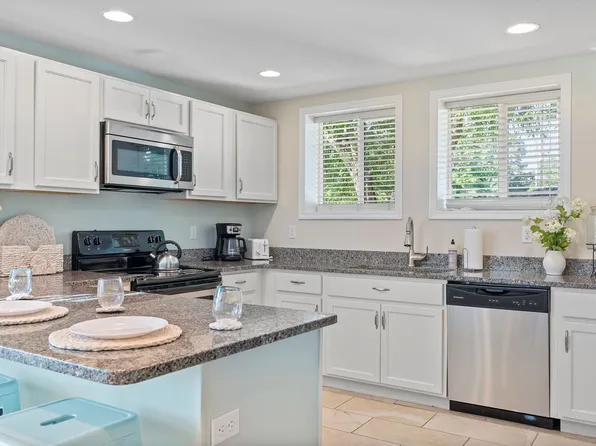 15 Fern Park Ave., 15 Fern Park Ave #2, Old Orchard Beach, ME 04064