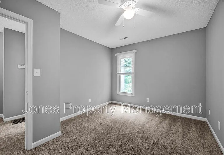 2744 White Oak Ln — Photo 16