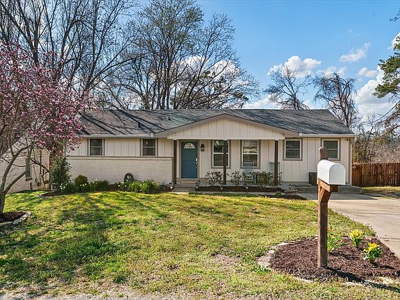 4th image of 3125 Lake Park Dr