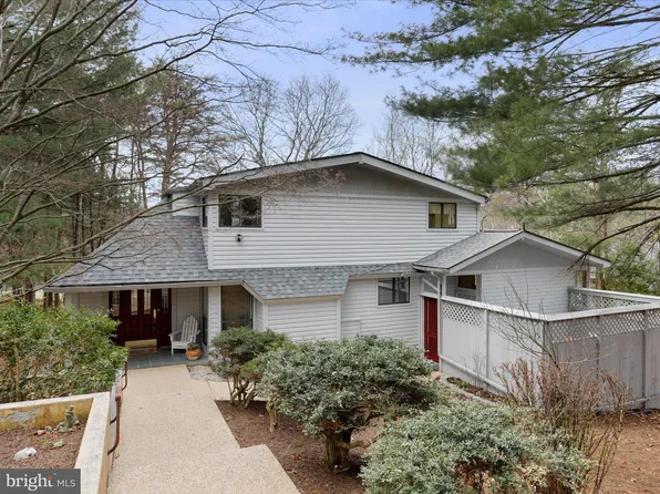 391 Winter Camp Trl, Hedgesville, WV 25427