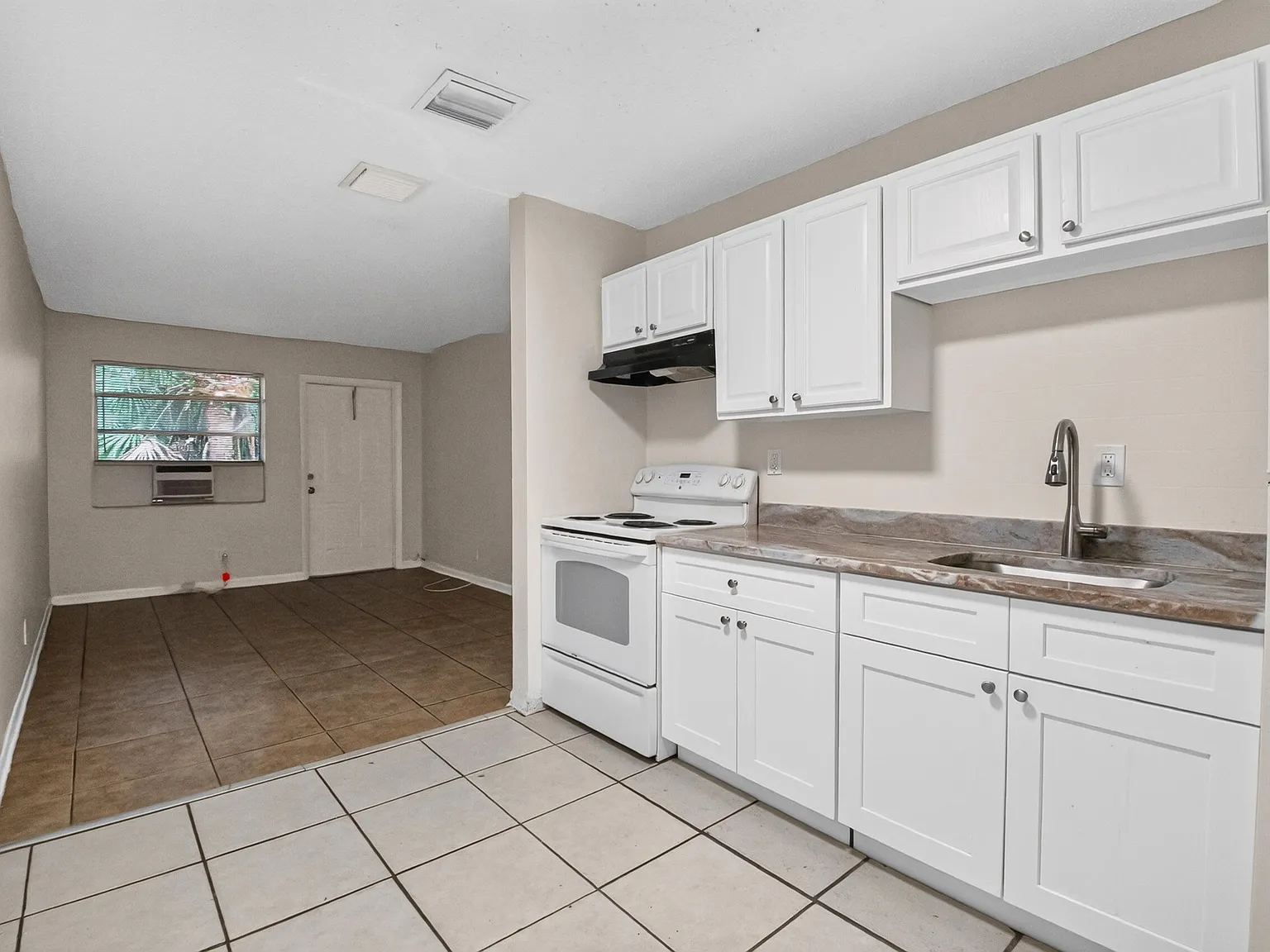 2 bed, 1.0 bath, 665 sqft, $1,500 — Photo 3