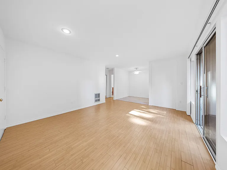 Los Patos Apartments — Photo 23
