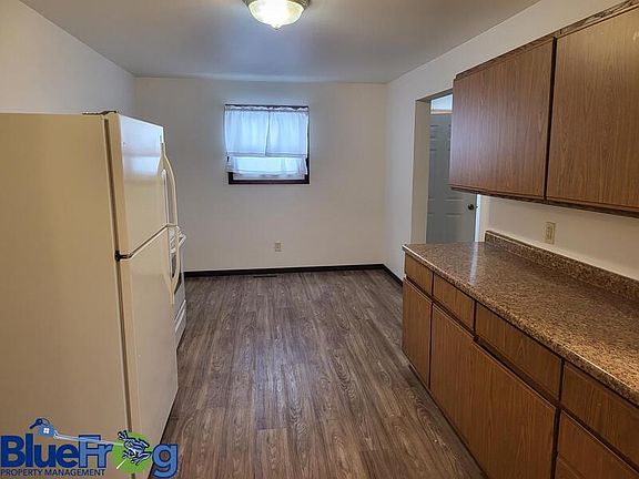 3rd image of 727 W Harris St