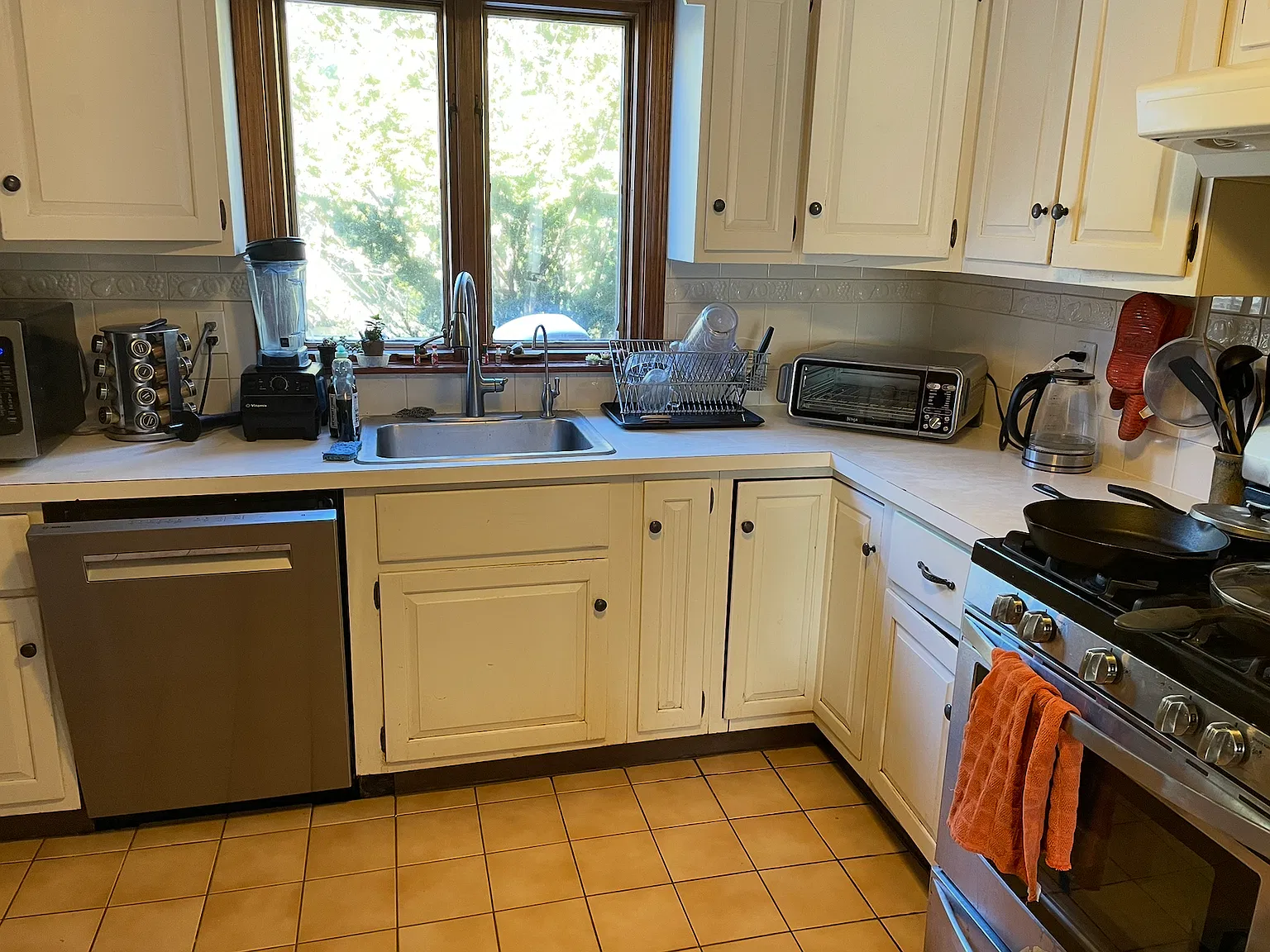 4 bed, 2576 sqft, $2,900 — Photo 4