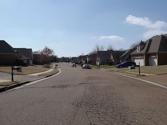 5th image of 8940 River Pine Dr