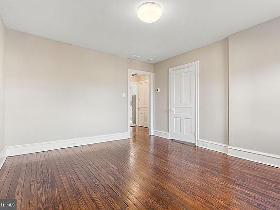 5th image of 1614 N Broom St #3
