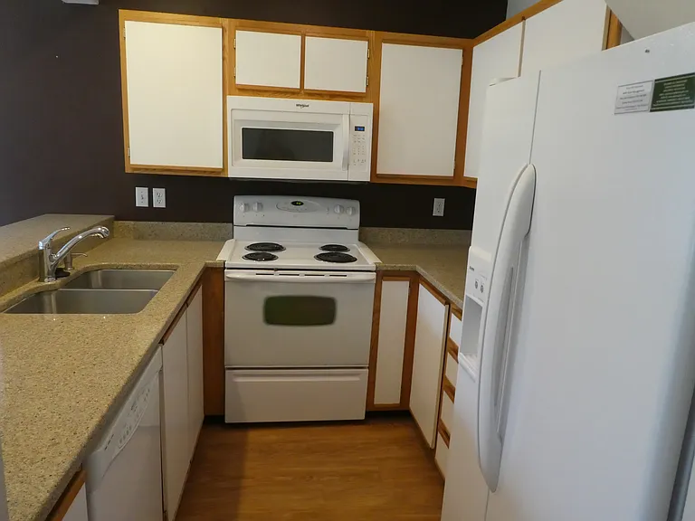 7123 SW Sagert St #104 — Photo 10