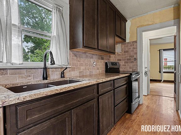 4th image of 120 W 28th St