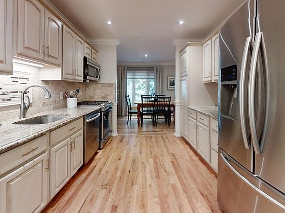 3rd image of 25 Stonegate Dr