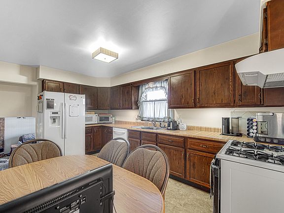 5th image of 6156 Gaston Ave