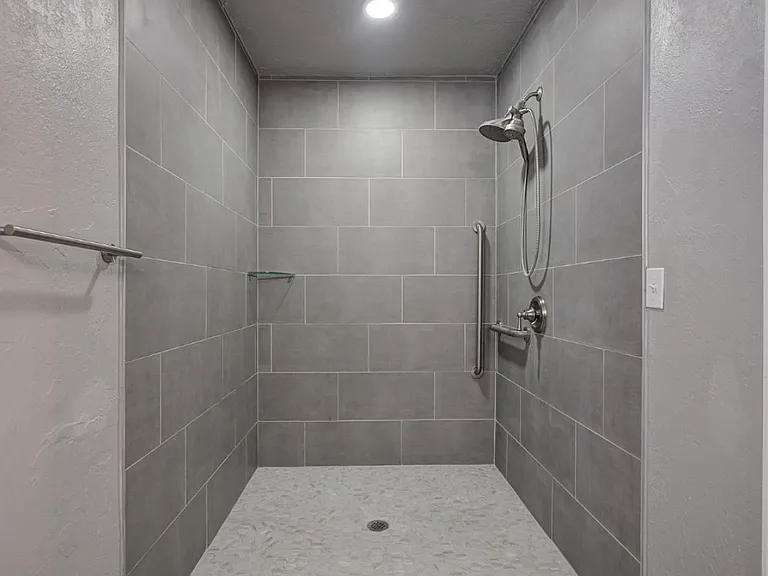 2505 Greenfield Dr — Photo 13