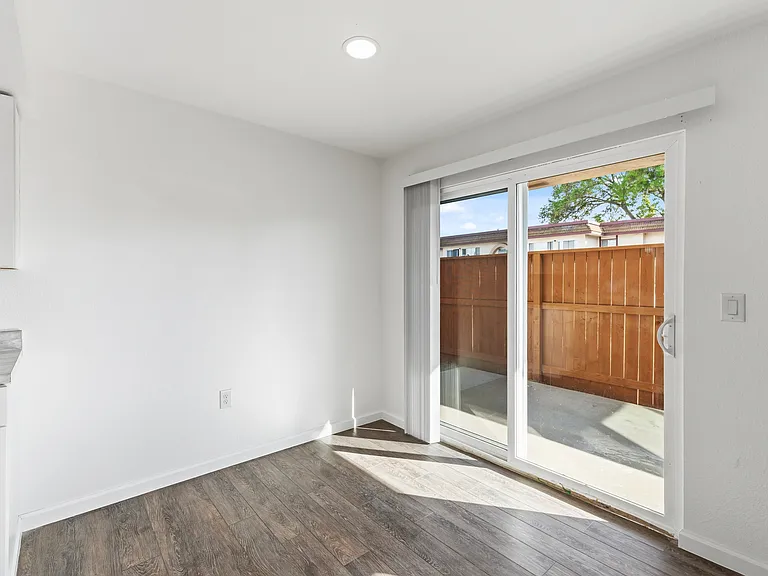 Oakbrook Apartments — Photo 35