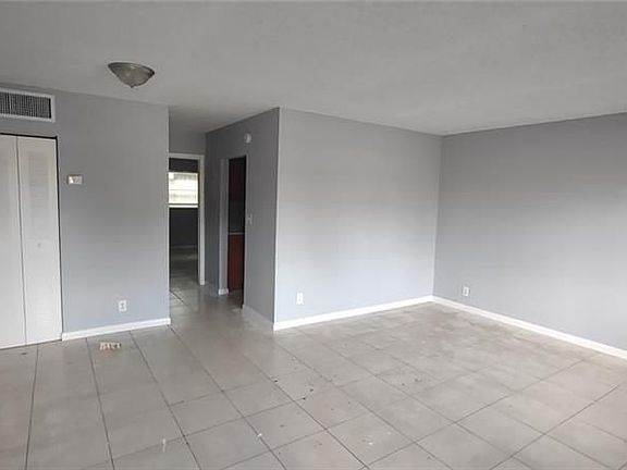 4th image of 304 NW 30th Ct APT 107