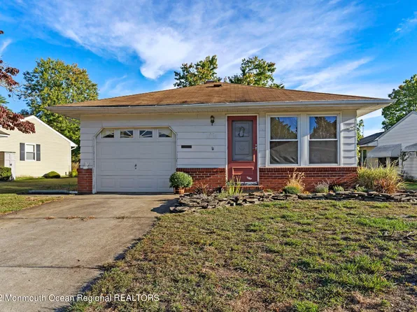 100 Charlotteville Drive S, Toms River, NJ 08757