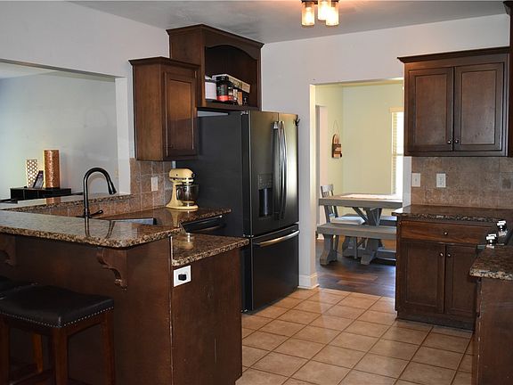 4th image of 42 Oakwood Dr