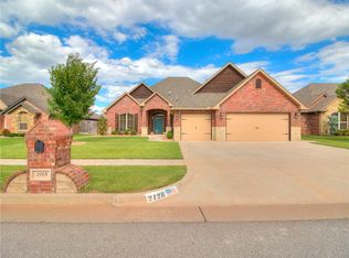2128 Pine Creek Ave, Yukon, OK 73099