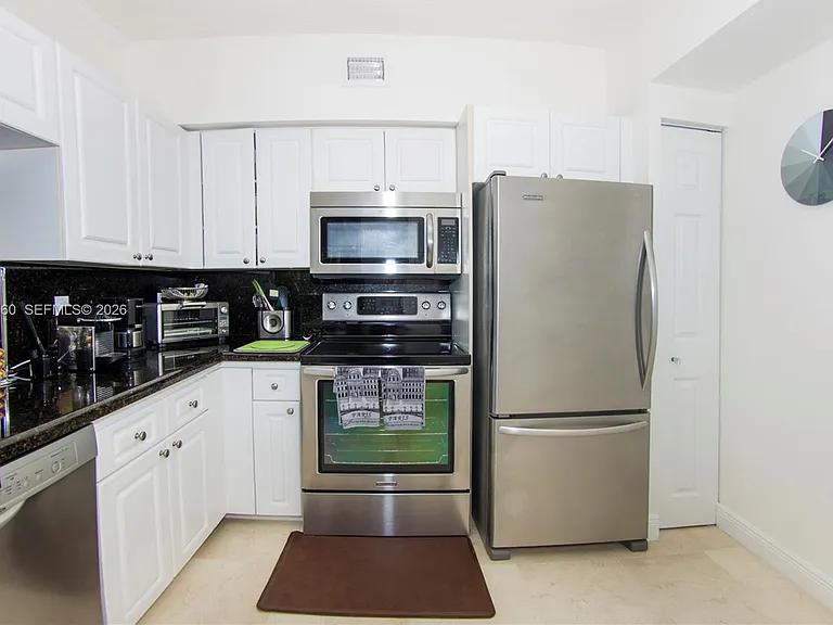 17150 N Bay Rd #2408 — Photo 10