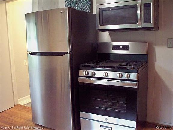 5th image of 585 E Annabelle Ave