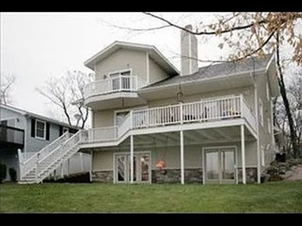 834 E Eagle Lake Dr, Kalamazoo, MI 49009
