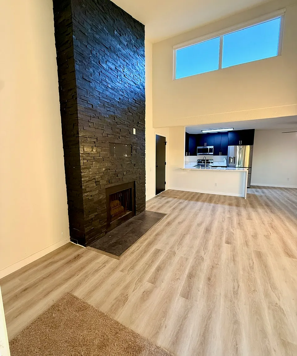 3 bed, 1087 sqft, $3,625 — Photo 4