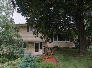 10924 Pioneer Dr, Burnsville, MN 55337