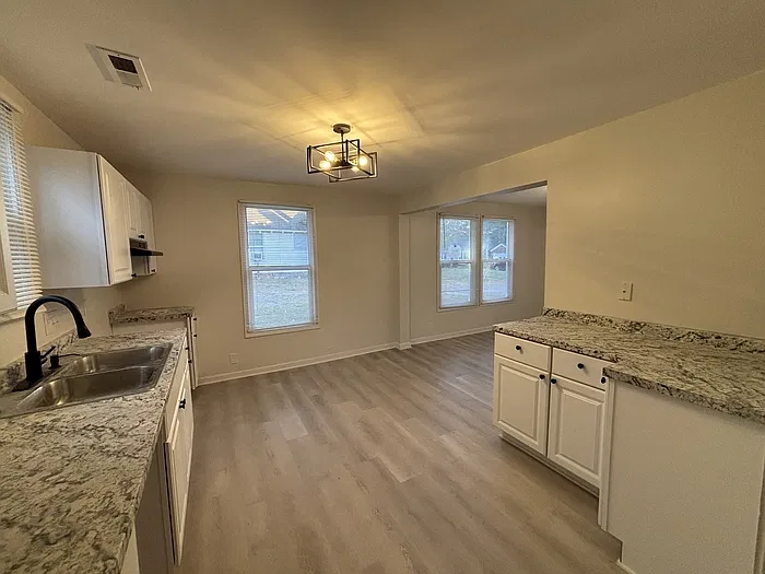 3 bed, 1.5 bath, 2227 sqft, $1,795 — Photo 4