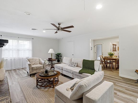 3rd image of 2315 Duval Dr